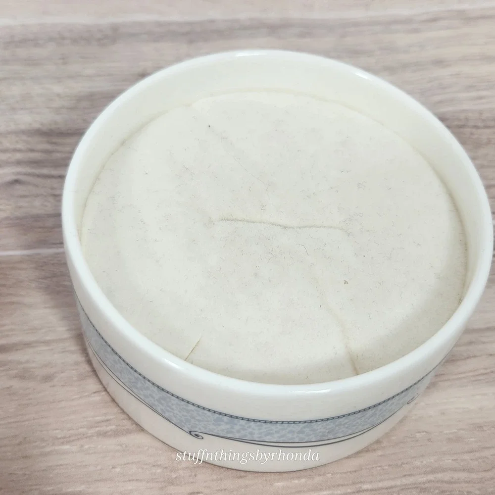 Vintage Wedgwood Venice Bone China Powder Box Vanity Trinket Dish With Box - Picture 3 of 8